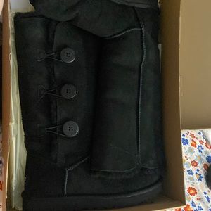 UGG triple bailey button Uggs size 10